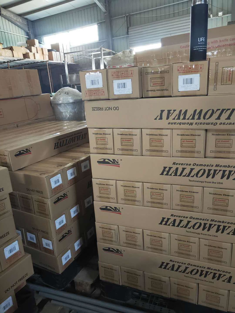 唐山一家日本企業(yè)上的2噸反滲透純凈水設(shè)備，工廠生產(chǎn)車間對電子設(shè)備沖洗用水